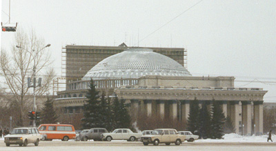 operawin.jpg (36702 bytes)
